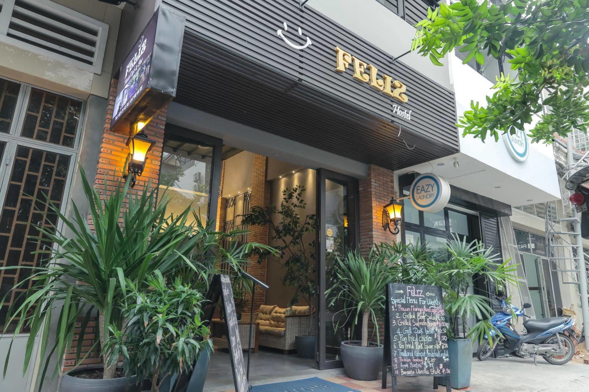 Feliz Hostel Cafe & Bar Phnom Penh Exterior photo